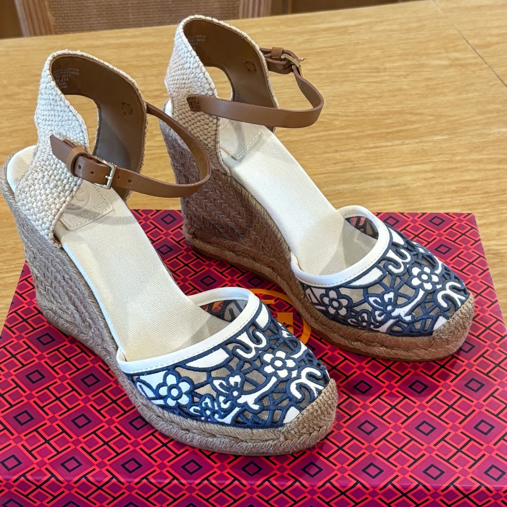 Tory Burch Tan Blue & White Lace Lucia Espadrille Wedges Leather